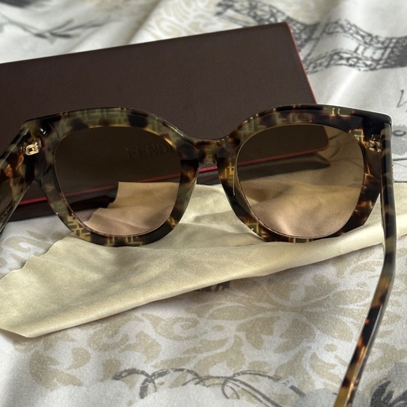Fendi 53mm Logo Lens Round Sunglasses main image 5